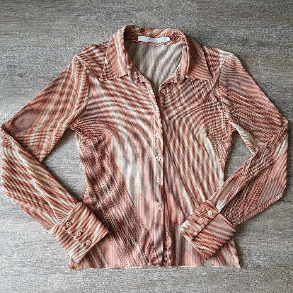 Vintage Style Pleated Button down shirt - size 2 equivalent to size S